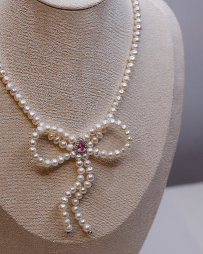Rose’s Pearl Bow
